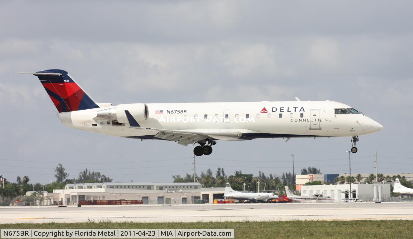 N675BR, 2002 Bombardier CRJ-200ER (CL-600-2B19) C/N 7635, Comair CRJ