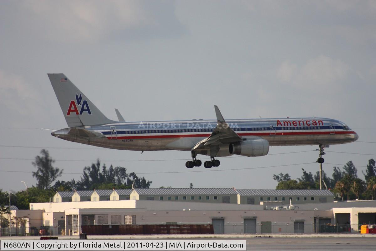 N680AN, 1999 Boeing 757-223 C/N 29590, American 757