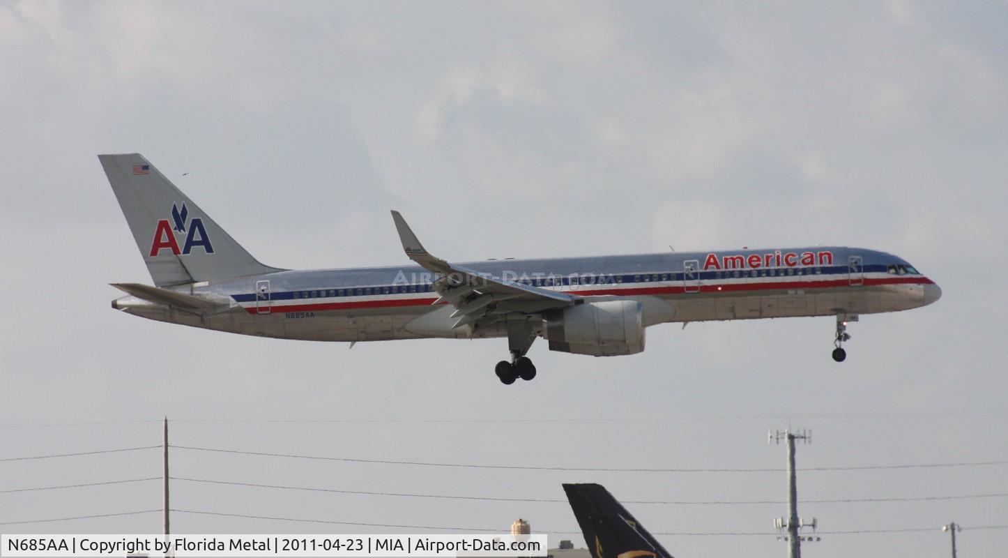 N685AA, 1992 Boeing 757-223 C/N 25342, American 757