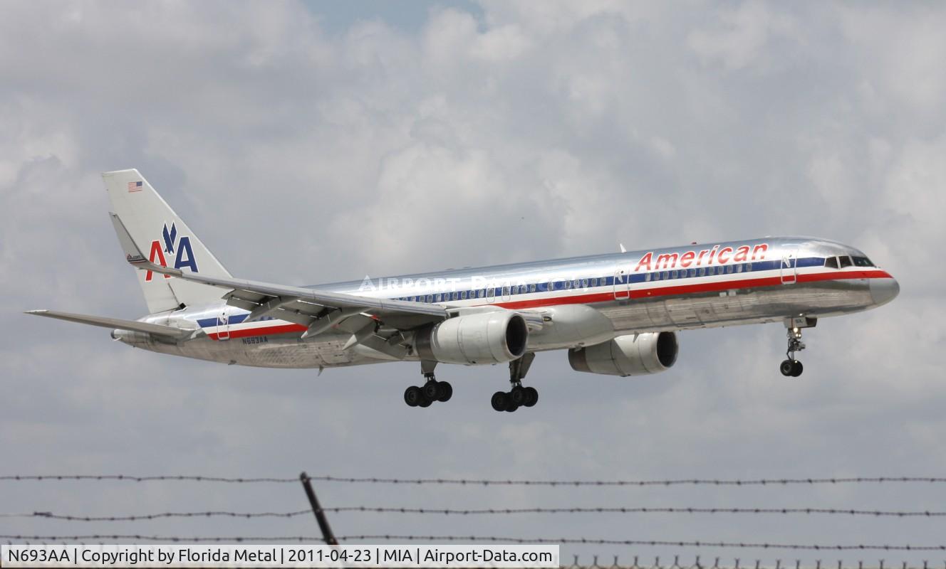 N693AA, 1994 Boeing 757-223 C/N 26973, American 757