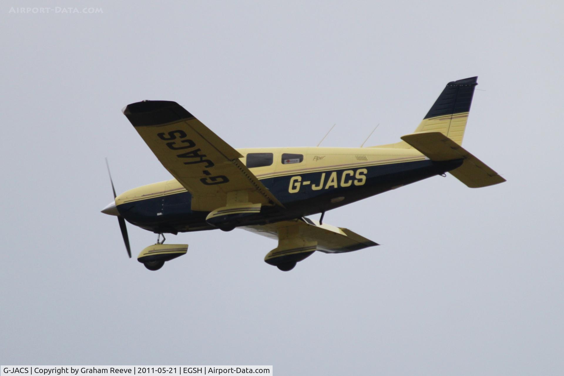 G-JACS, 1997 Piper PA-28-181 Cherokee Archer II C/N 28-43078, Not a trick of the light, the upper half is a very light yellow.