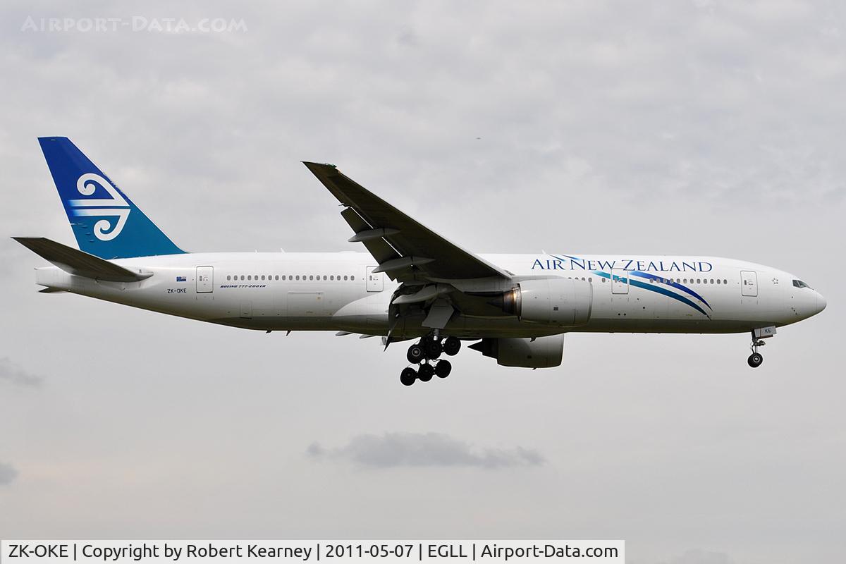 ZK-OKE, 2006 Boeing 777-219/ER C/N 32712, On short finals for r/w 9L