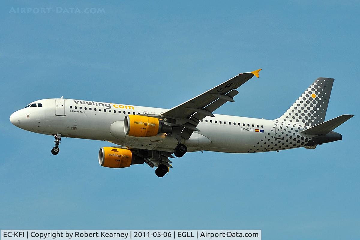 EC-KFI, 2007 Airbus A320-216 C/N 3174, On short finals for r/w 27R
