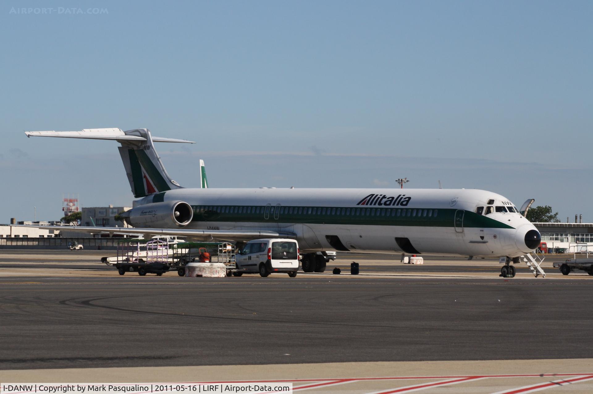 I-DANW, 1992 McDonnell Douglas MD-82 (DC-9-82) C/N 53206, MD-82