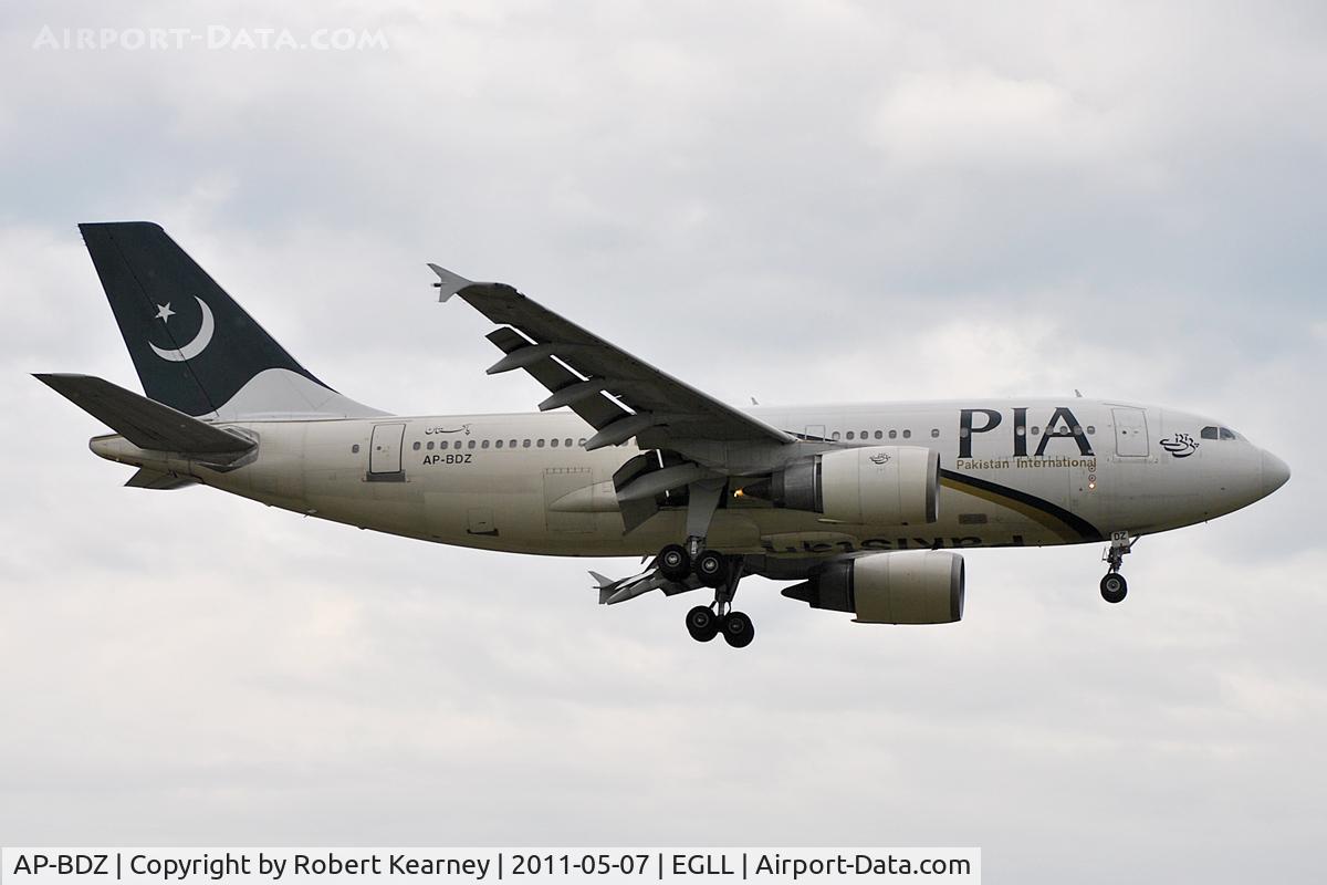 AP-BDZ, 1991 Airbus A310-308 C/N 585, On short finals for r/w 9L