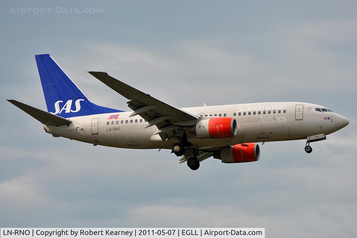 LN-RNO, 1999 Boeing 737-783 C/N 28316, On short finals for r/w 9L