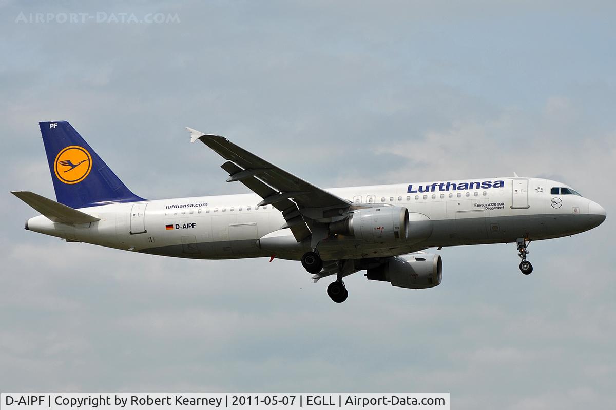 D-AIPF, 1989 Airbus A320-211 C/N 0083, On short finals for r/w 9L