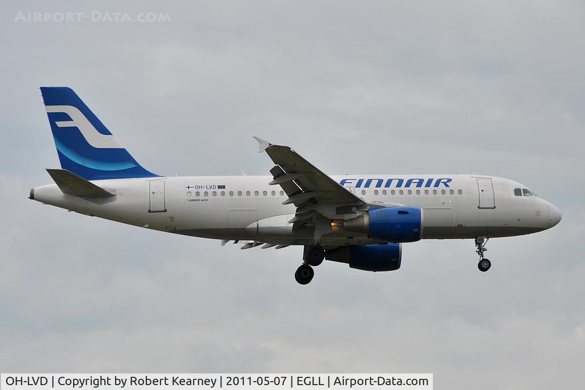 OH-LVD, 2000 Airbus A319-112 C/N 1352, On short finals for r/w 9L