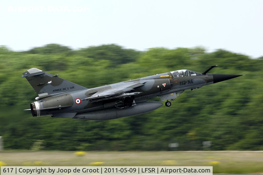 617, Dassault Mirage F.1CR C/N 0000, rapid retraction of the undercarriage after take off results in spectaculair pictures