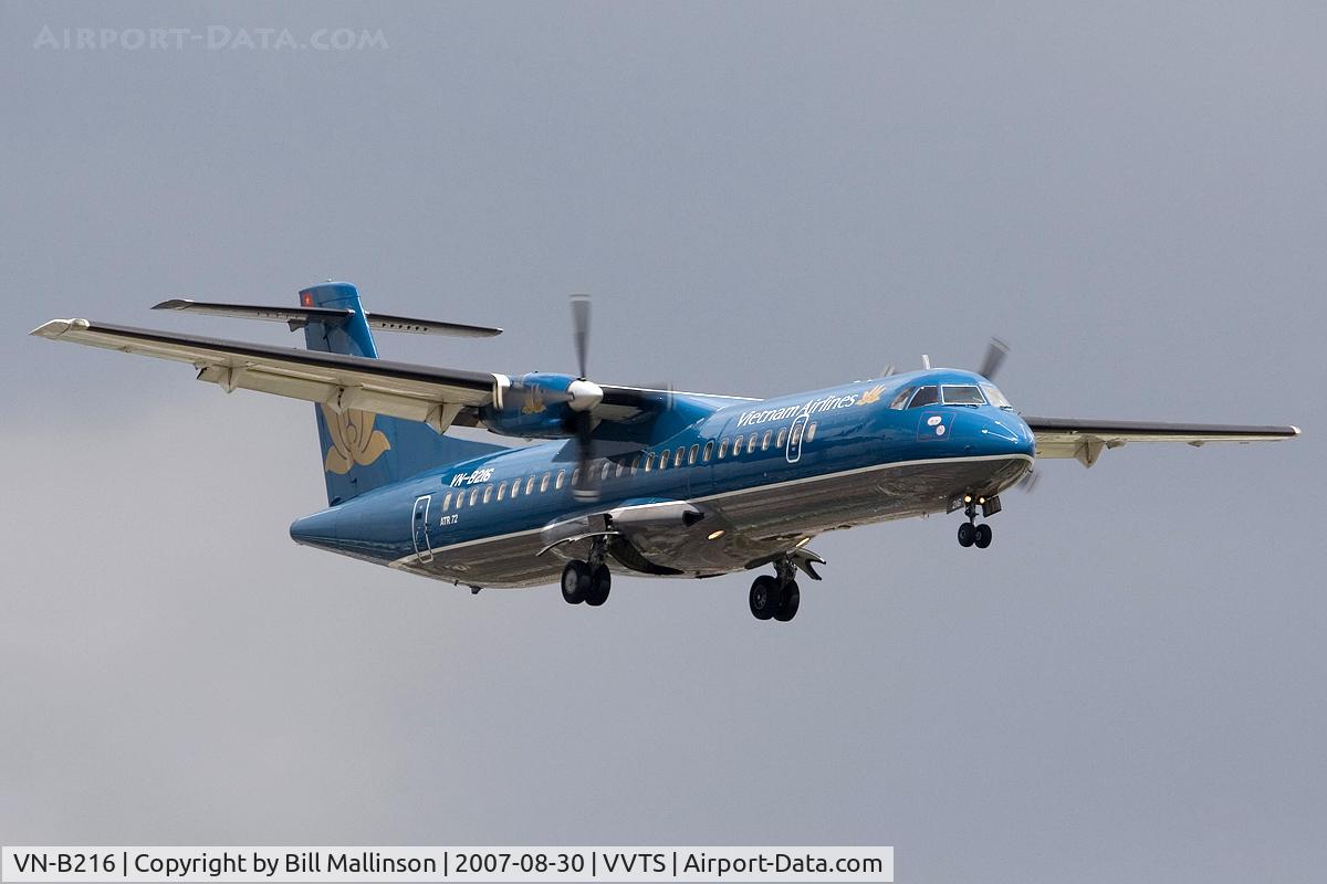 VN-B216, 1995 ATR 72-202 C/N 450, finals to 25L