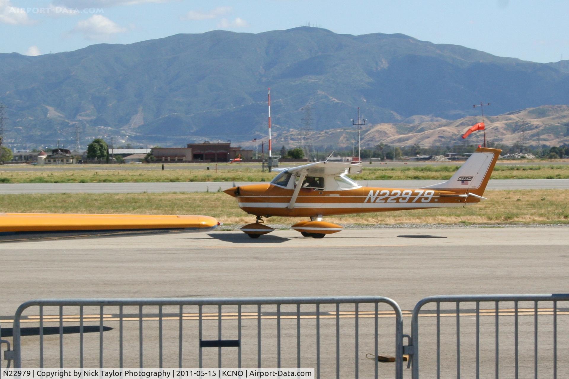 N22979, 1968 Cessna 150H C/N 15068655, Taxiing out after the Air Show