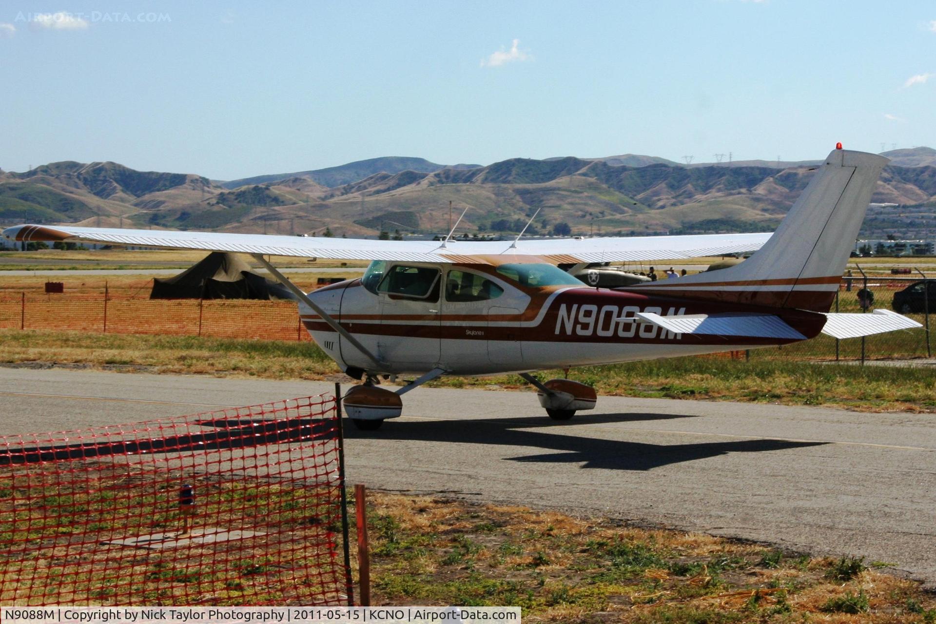 N9088M, Cessna 182P Skylane C/N 18264671, Taxiing out after the Air Show