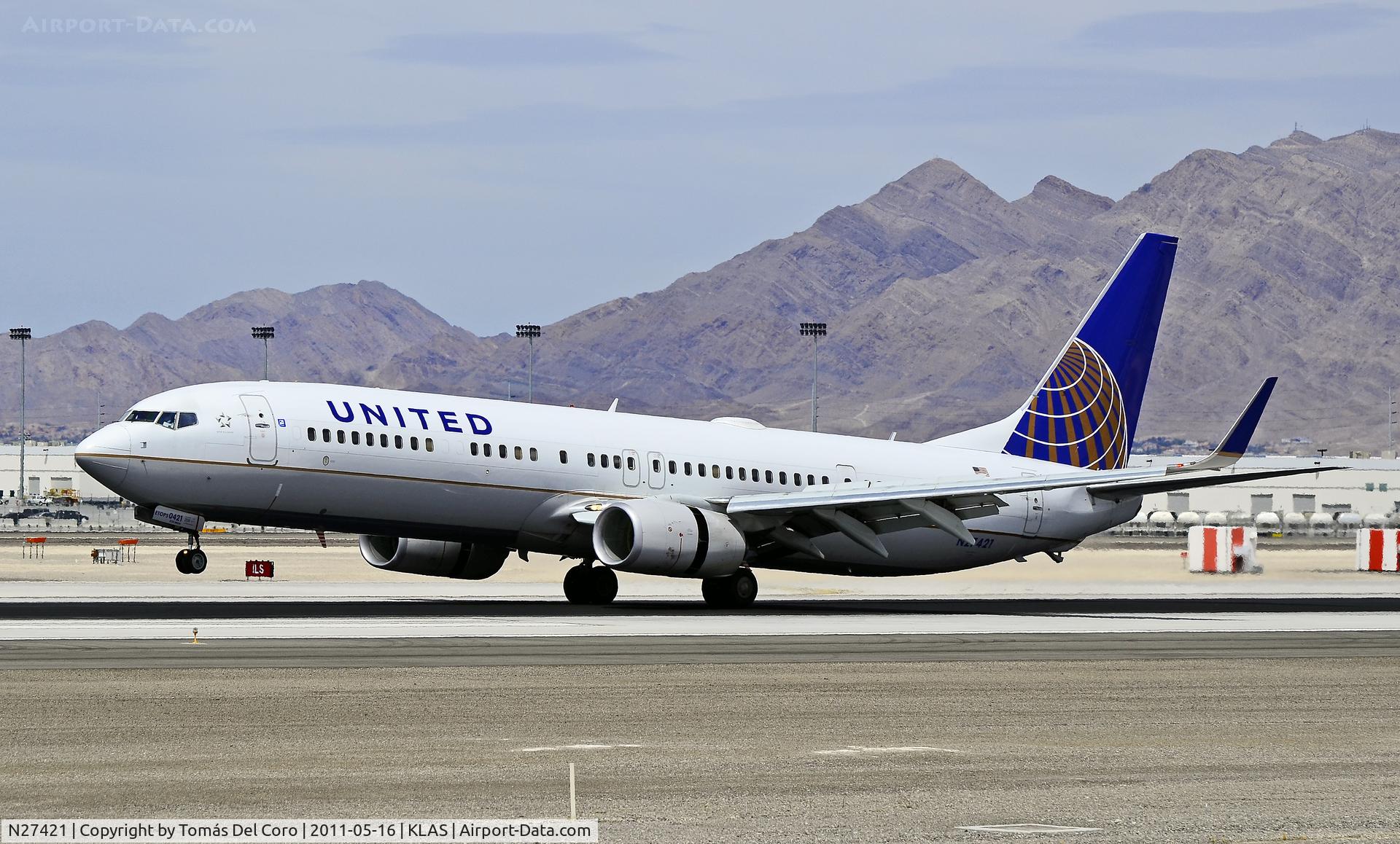N27421, 2008 Boeing 737-924/ER C/N 37094, United Airlines Boeing 737-924/ER N27421 (cn 37094/2577)

Las Vegas - McCarran International (LAS / KLAS)
USA - Nevada, May 16, 2011
Photo: Tomás Del Coro