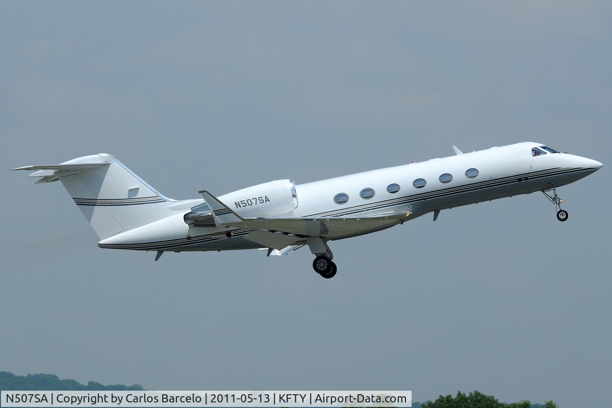 N507SA, 2001 Gulfstream Aerospace G-IV C/N 1456, RWY 08 departure.