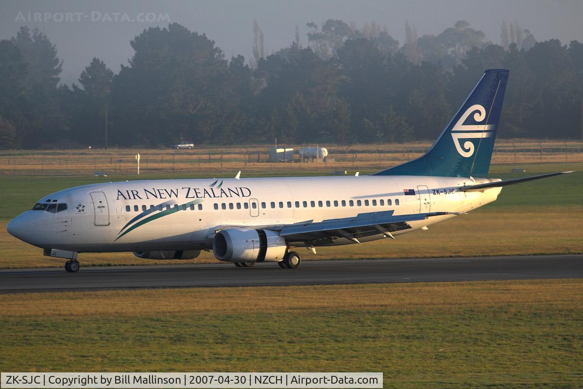 ZK-SJC, 1998 Boeing 737-3U3 C/N 28738, half an hour ago, couldn't see a damn thing coz of the fog