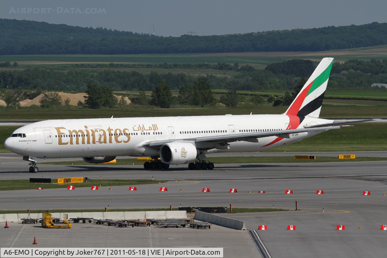 A6-EMO, 2000 Boeing 777-31H C/N 28680, Emirates
