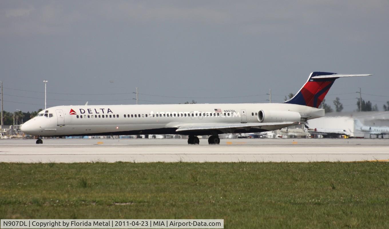 N907DL, 1987 McDonnell Douglas MD-88 C/N 49538, Delta MD-88