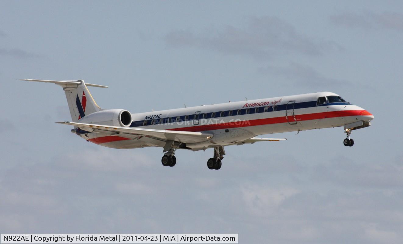 N922AE, 2005 Embraer ERJ-145LR (EMB-145LR) C/N 14500906, Eagle E145