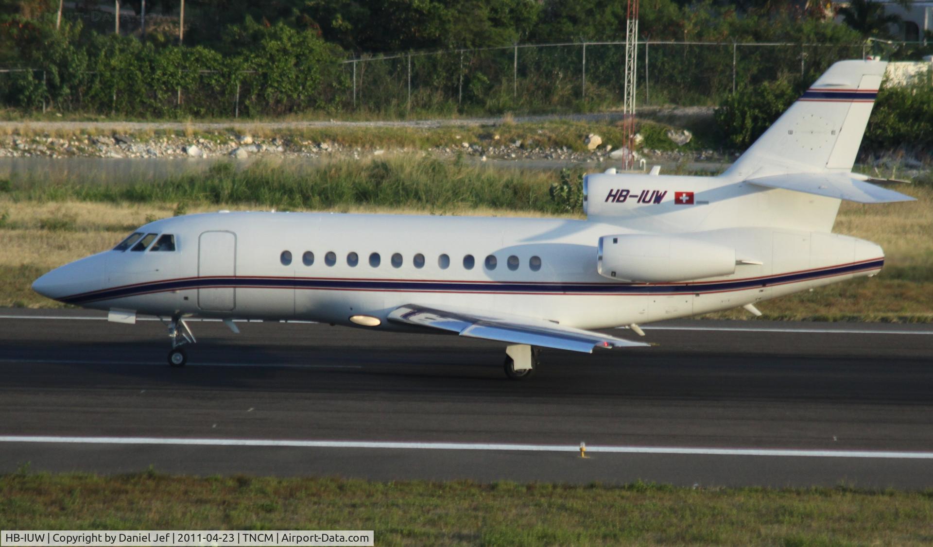 HB-IUW, 1995 Dassault Falcon 900B C/N 150, HB-IUW departing TNCM