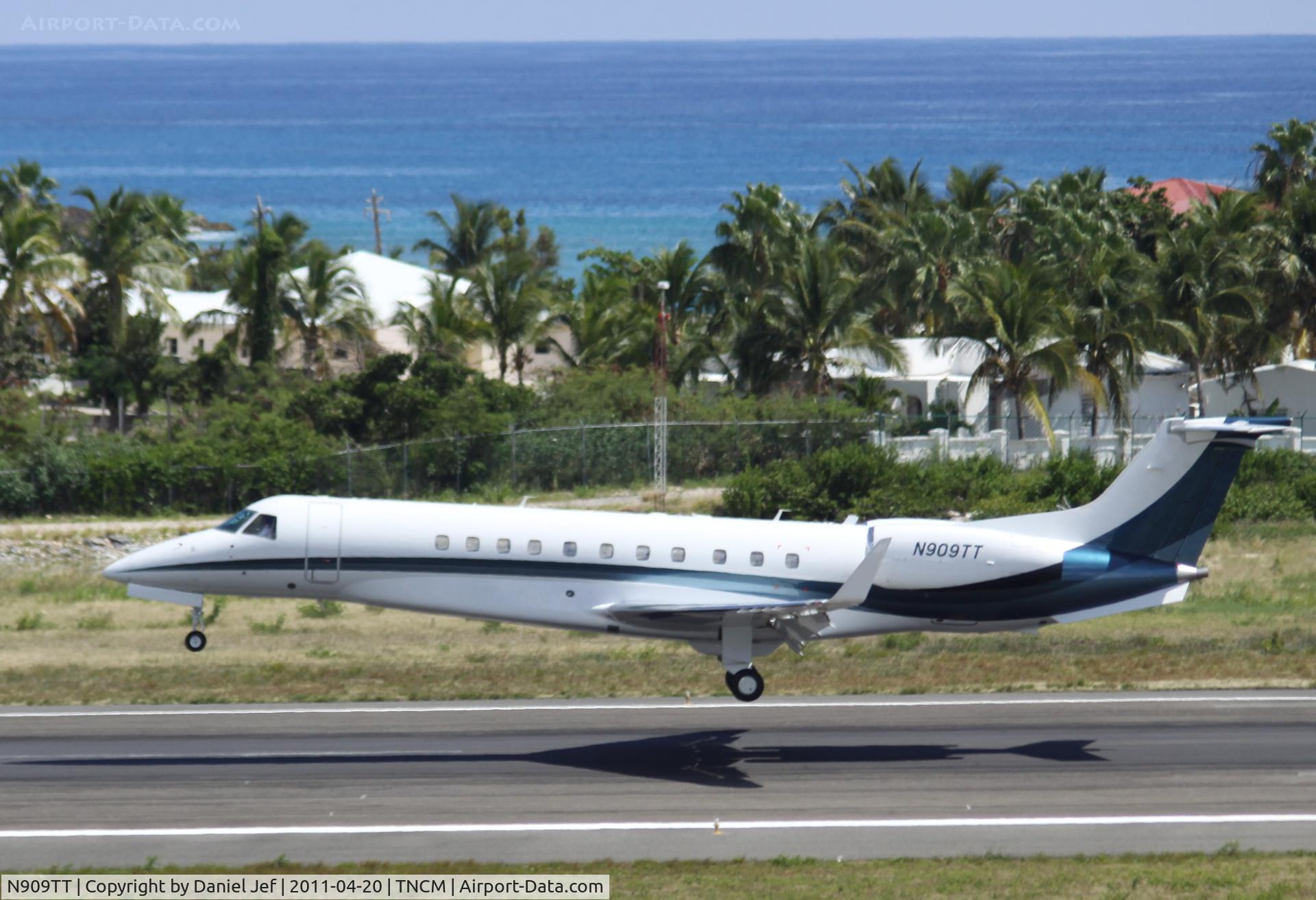 N909TT, 2008 Embraer EMB-135BJ Legacy C/N 14501044, N909TT landing at TNCM