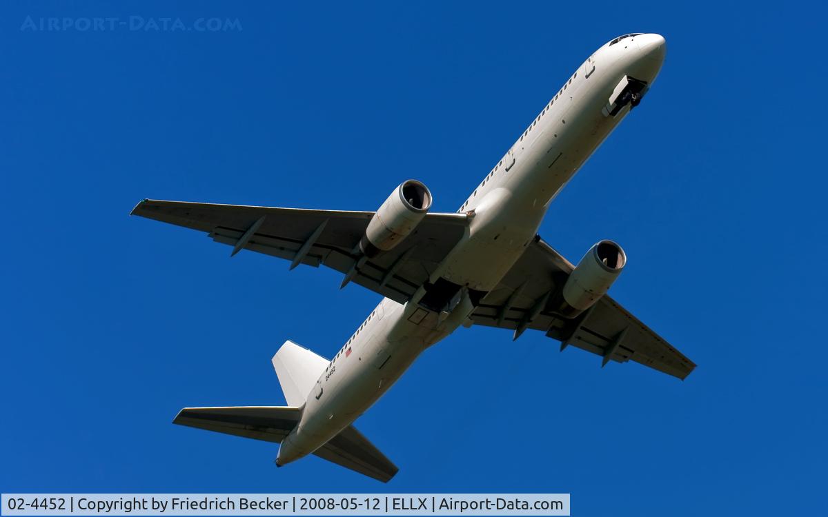 02-4452, 1993 Boeing C-32B (757-23A) C/N 25493, departure via RW06