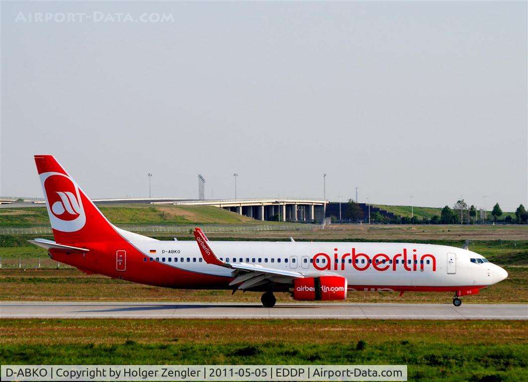 D-ABKO, 2010 Boeing 737-86J C/N 37757, Approaching on rwy two six right after a flight from Spain.