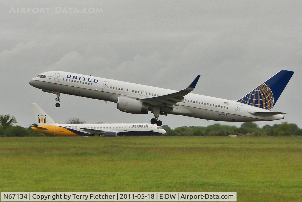 N67134, 1999 Boeing 757-224 C/N 29283, United B757 lifts off from Dublin