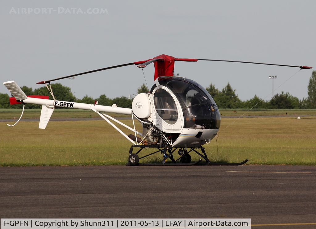 F-GPFN, Schweizer 269C C/N S-1627, Parked...