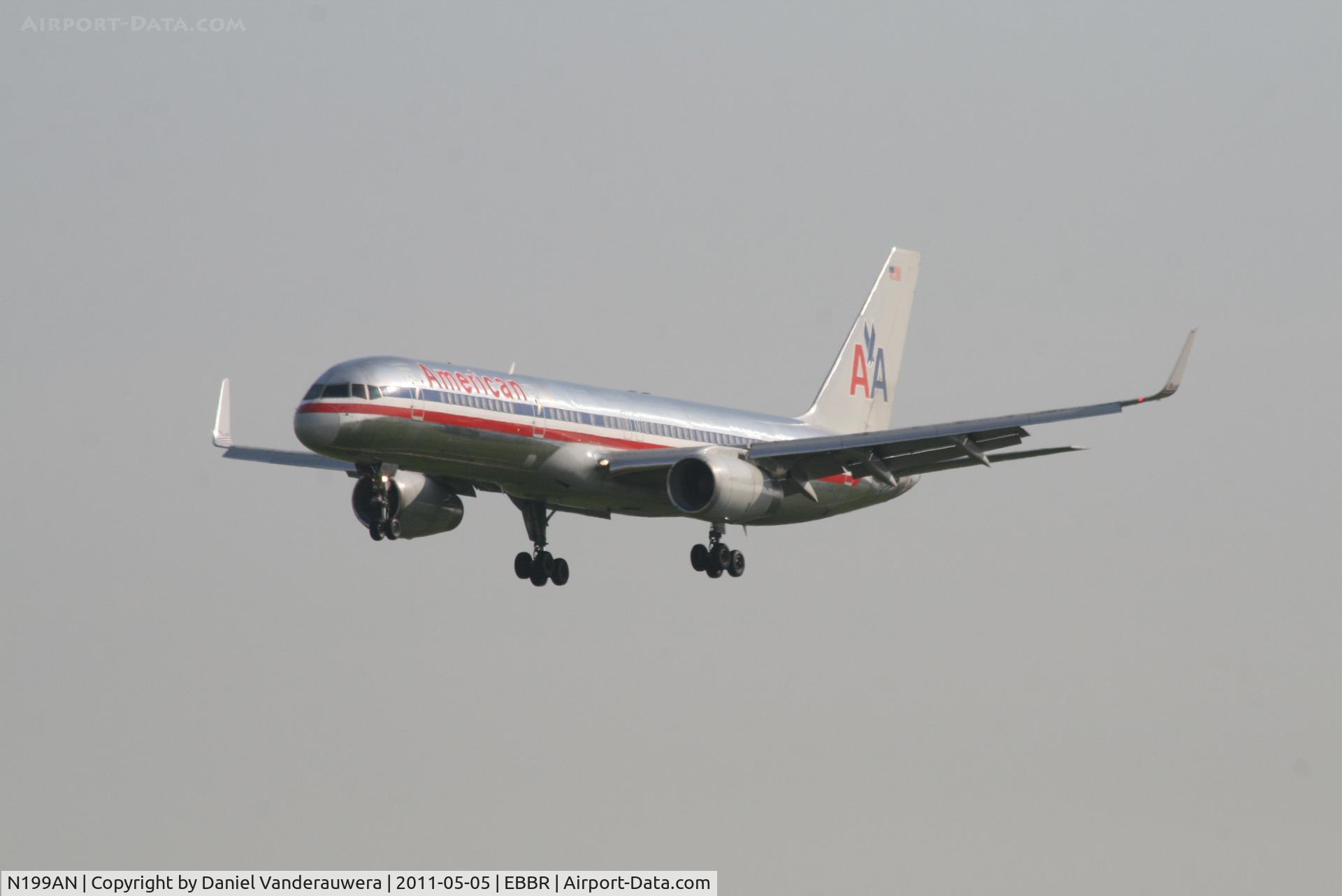 N199AN, 2001 Boeing 757-223 C/N 32393, Arrival of flight AA172 to RWY 25L