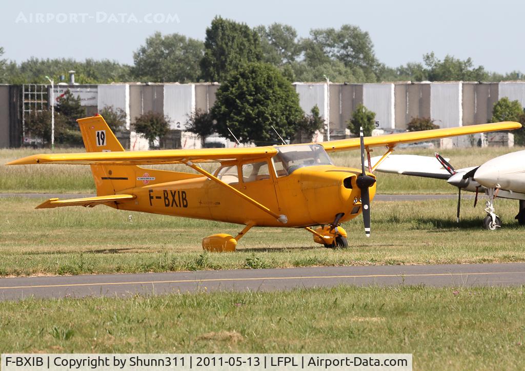 F-BXIB, Reims F172M Skyhawk Skyhawk C/N 1307, Parked... Additional '19' number on tail...