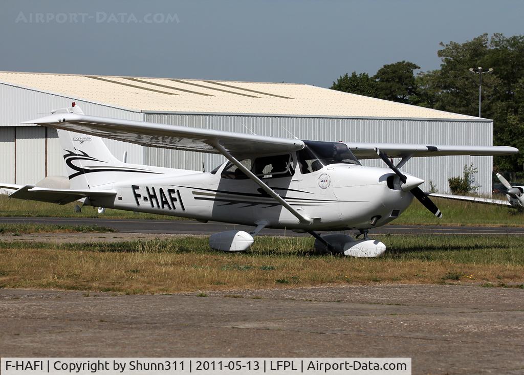 F-HAFI, 2002 Cessna 172S C/N 172S9022, Parked...