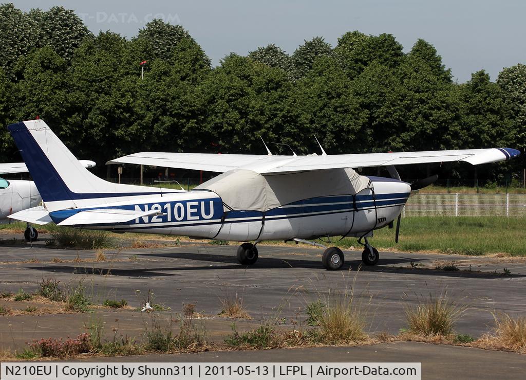 N210EU, Cessna T210L Turbo Centurion C/N 21061152, Parked...