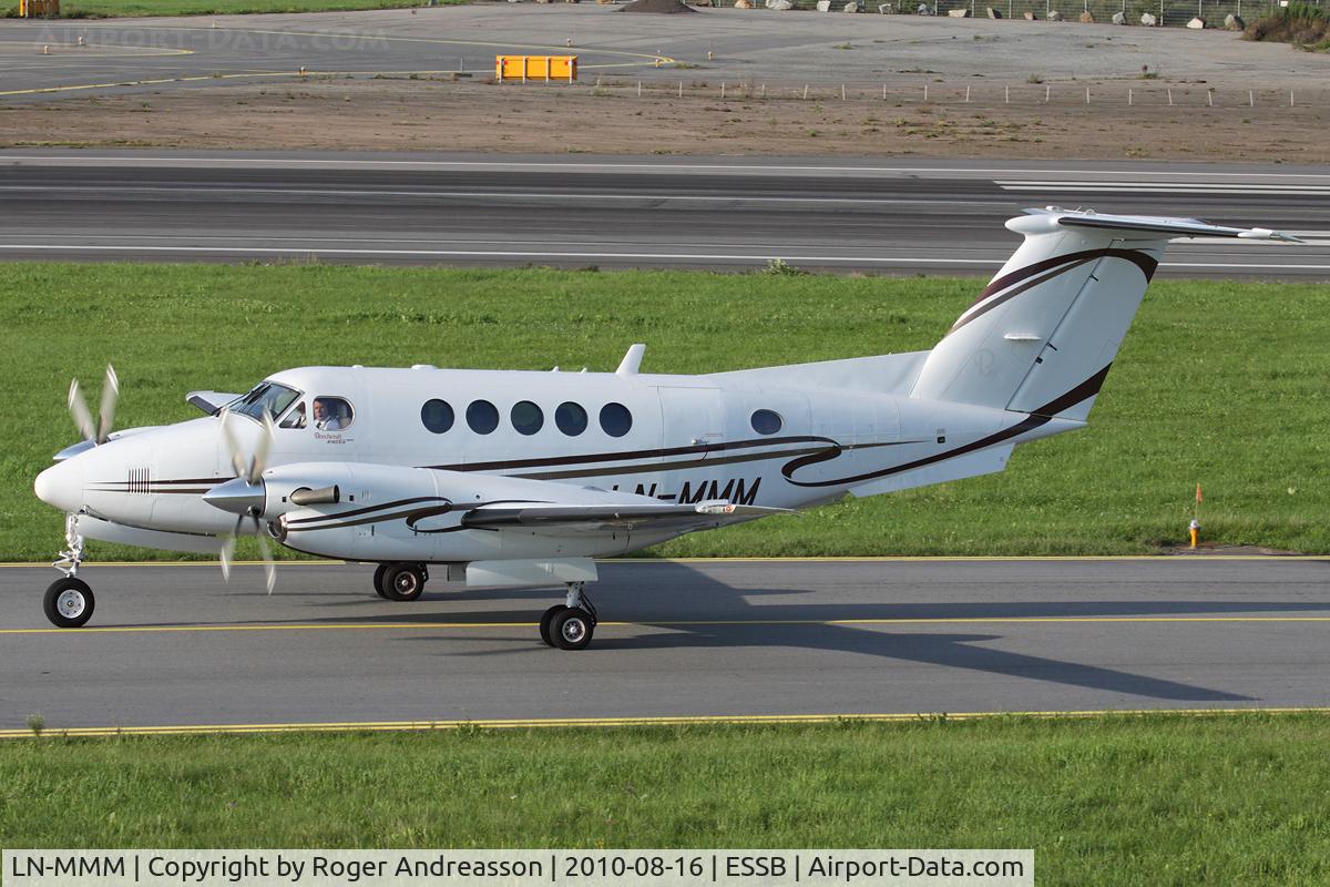 LN-MMM, 2007 Hawker Beechcraft B200 Super King Air C/N BB-1994, Arriving from Oslo