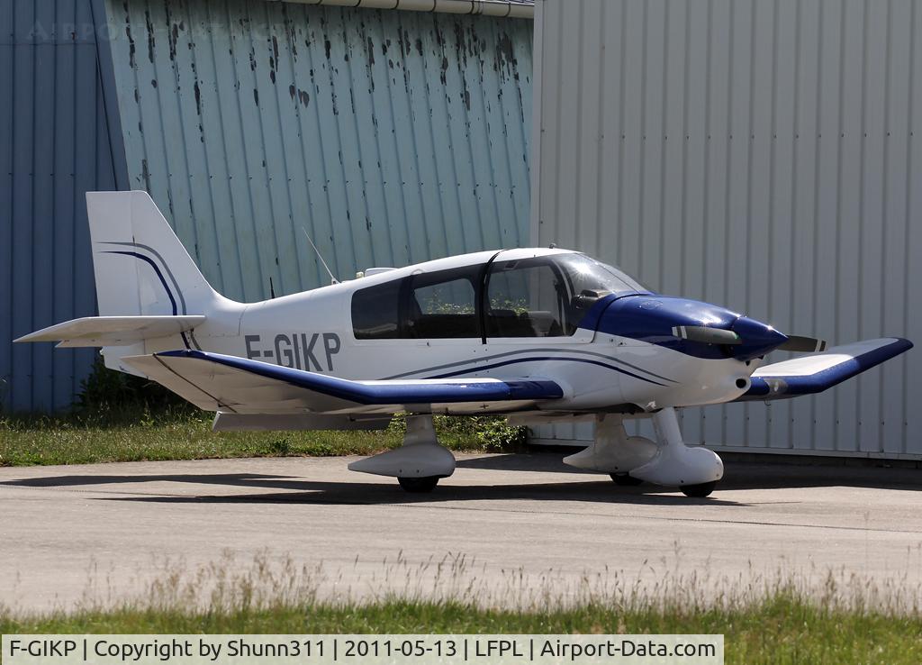 F-GIKP, Robin DR-400-120 Dauphin 2+2 C/N 1948, Parked...