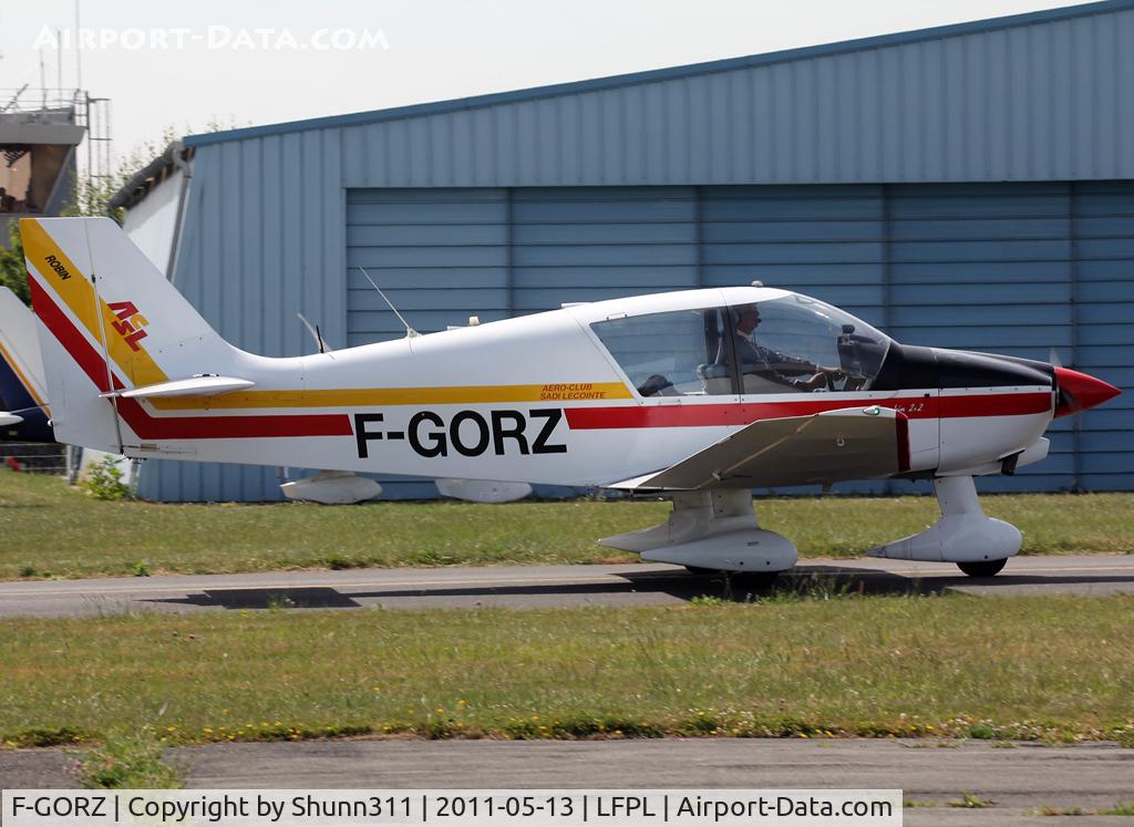 F-GORZ, Robin DR-400-120 Dauphin 2+2 C/N 2284, Taxiing to the Airclub...