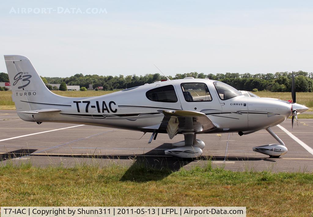 T7-IAC, Cirrus SR22 G3 GTS Turbo C/N 2848, Parked...