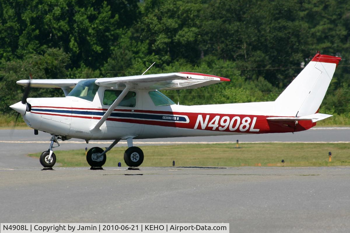 N4908L, 1980 Cessna 152 C/N 15284243, Taxiing to the ramp for an extended stay.
