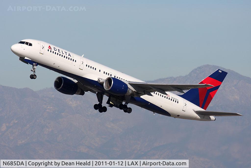 N685DA, 1995 Boeing 757-232 C/N 27588, Delta Air Lines N685DA (FLT DAL1806) climbing out from RWY 25R en route to Detroit Metro Wayne County (KDTW).