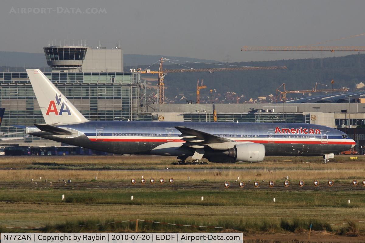N772AN, 1999 Boeing 777-223 C/N 29580, Rolling to the gate