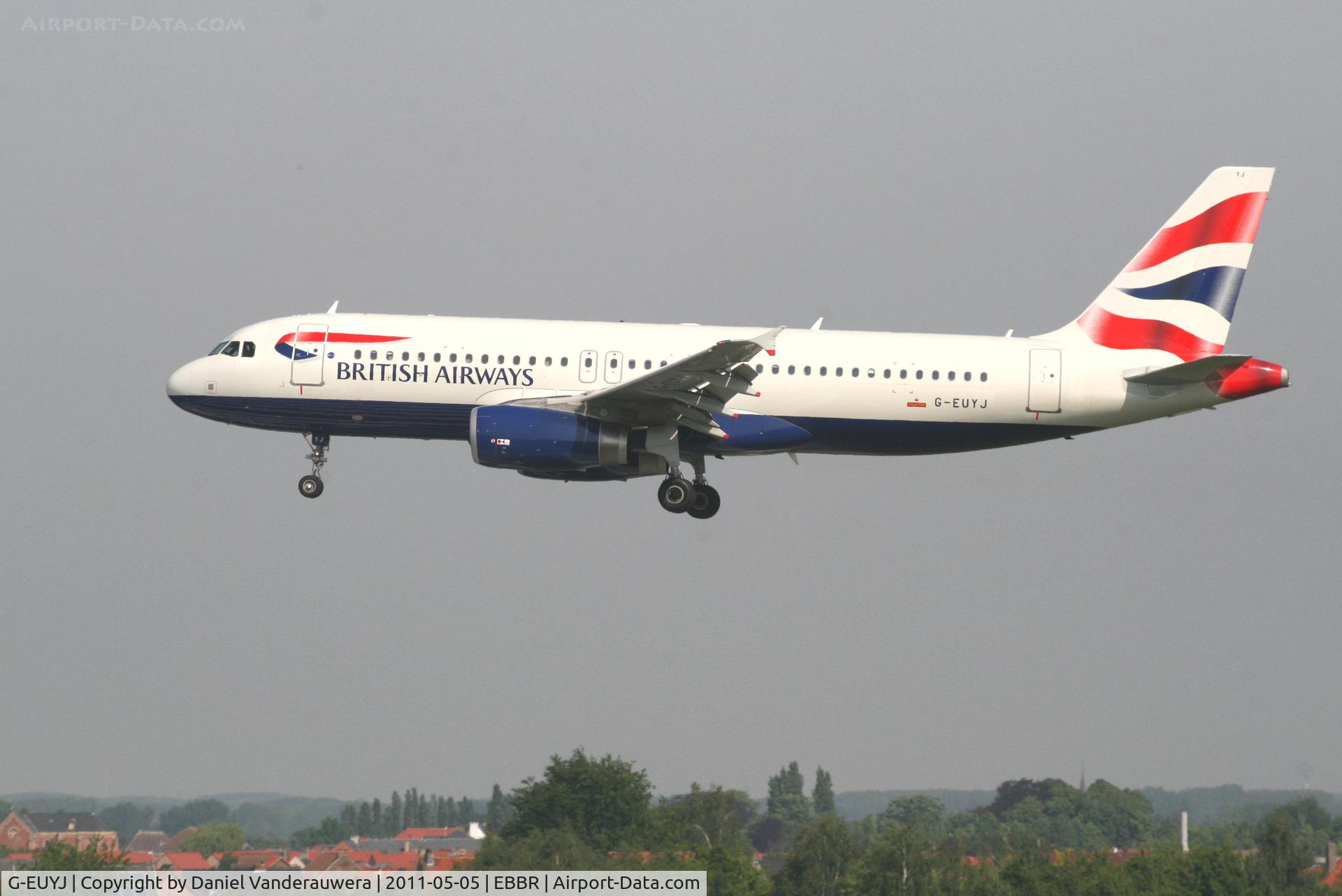 G-EUYJ, 2010 Airbus A320-232 C/N 4464, Flight BA392 is descending to RWY 25L