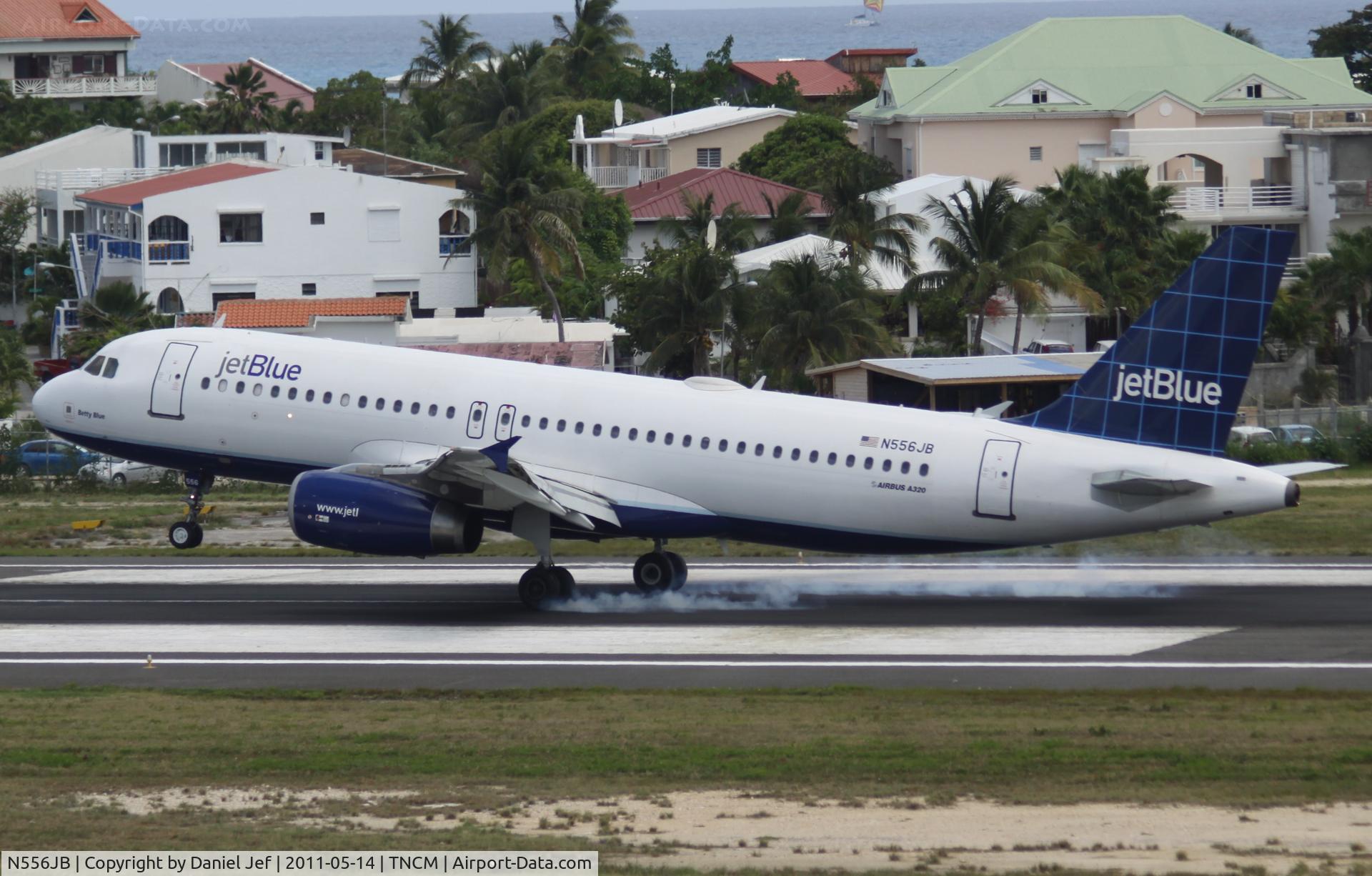N556JB, 2002 Airbus A320-232 C/N 1904, Jet Blue N556JB landing at TNCM