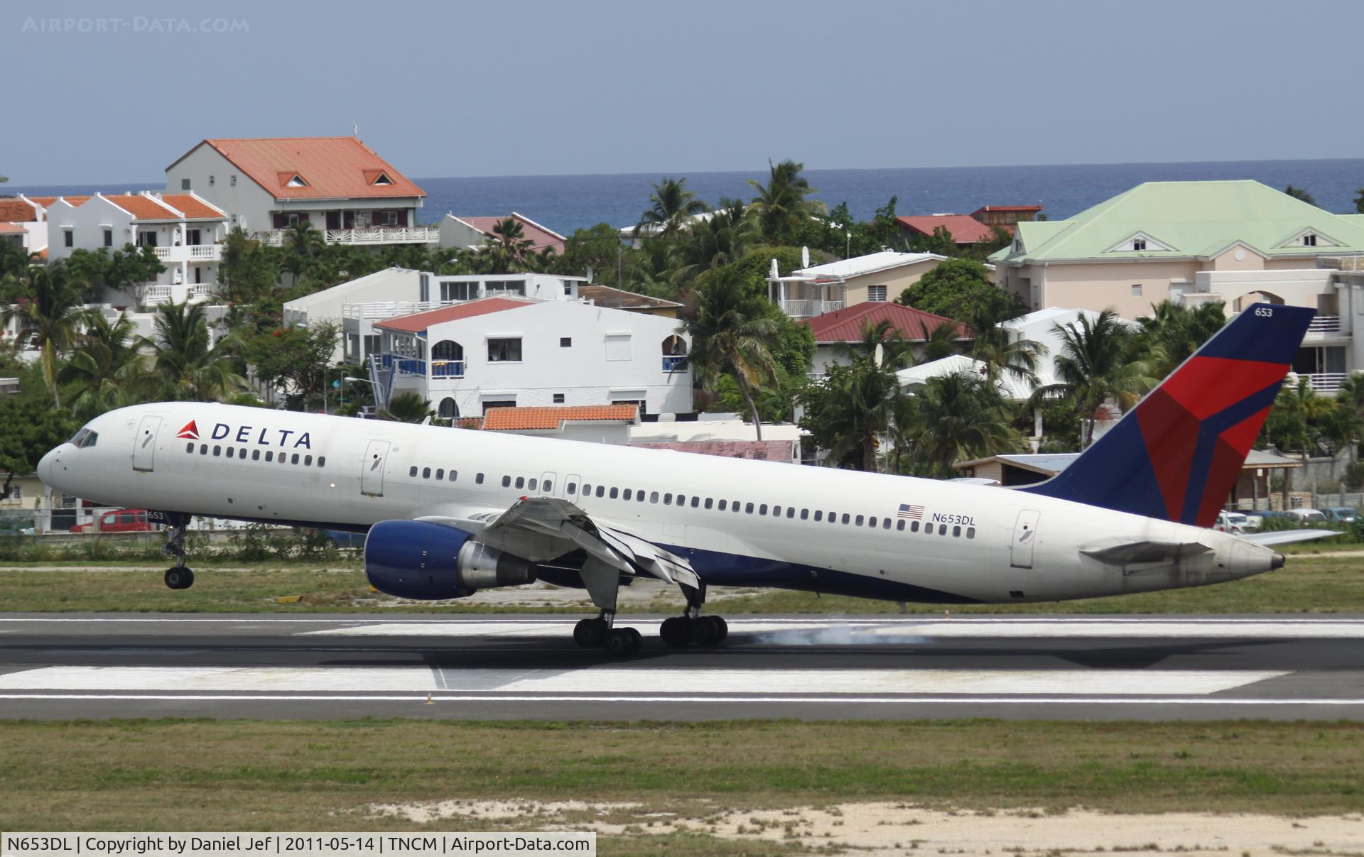 N653DL, 1990 Boeing 757-232 C/N 24393, N653DL landing at TNCM