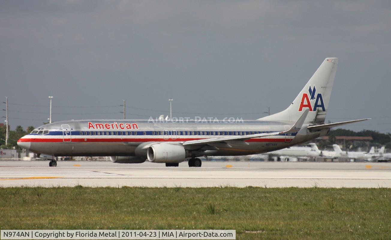 N974AN, 2001 Boeing 737-823 C/N 30098, American 737-800