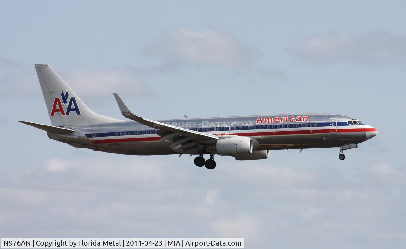 N976AN, 2001 Boeing 737-823 C/N 30099, American 737-800