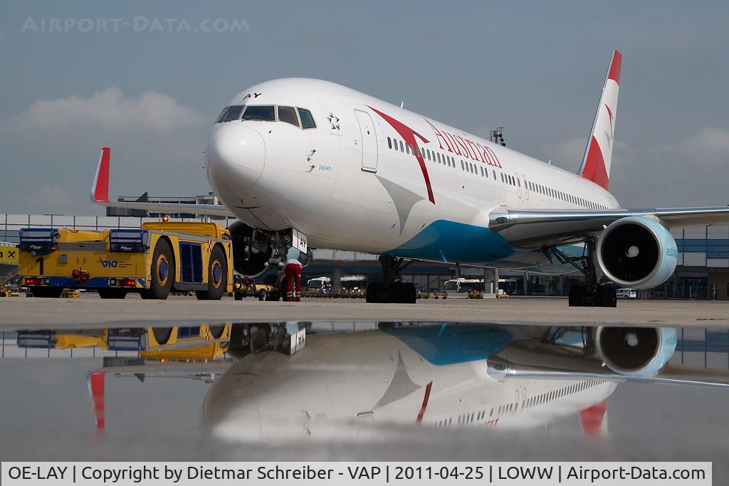 OE-LAY, 1998 Boeing 767-3Z9/ER C/N 29867, Austrian Airlines Boeing 767-300 - reflection