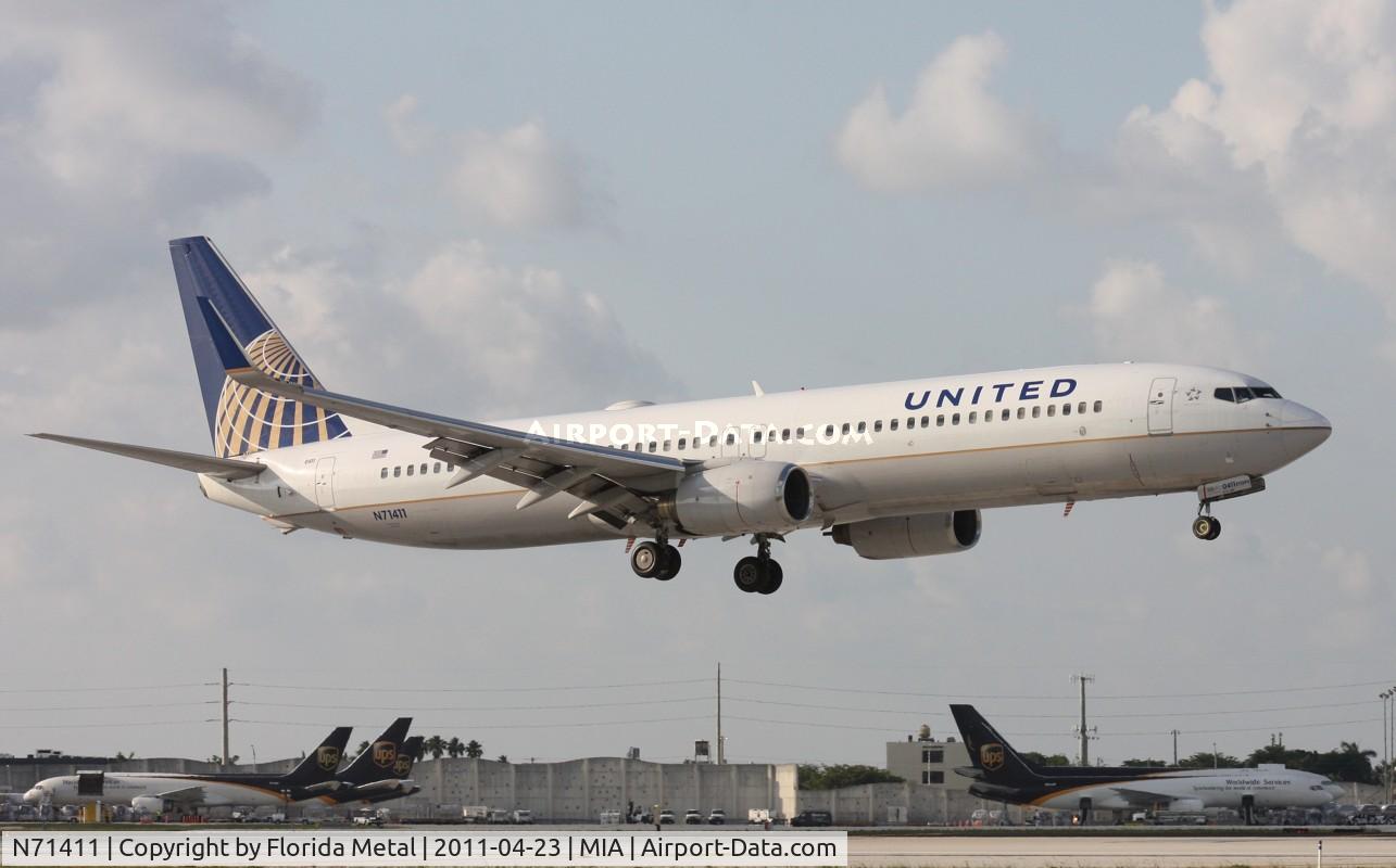 N71411, 2002 Boeing 737-924 C/N 30128, United 737-900