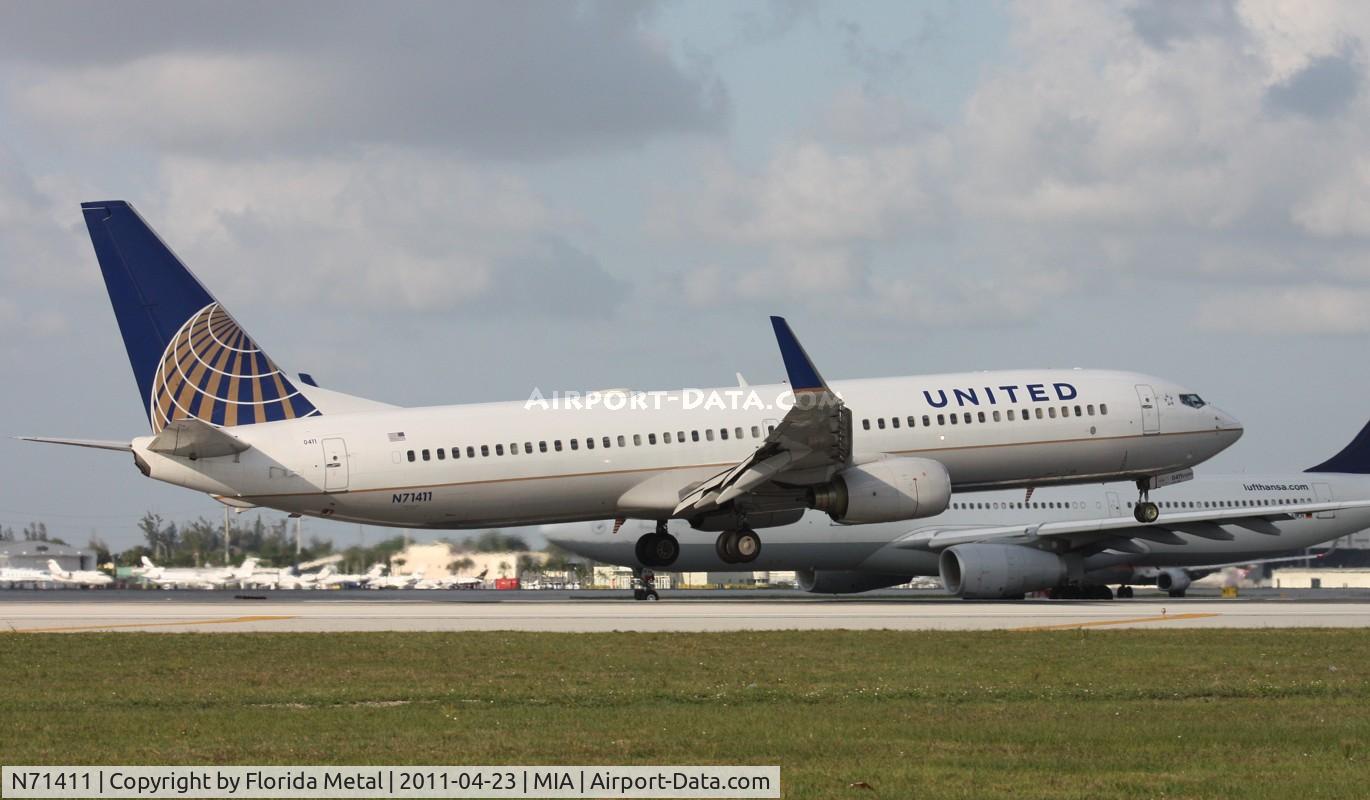 N71411, 2002 Boeing 737-924 C/N 30128, United 737-900