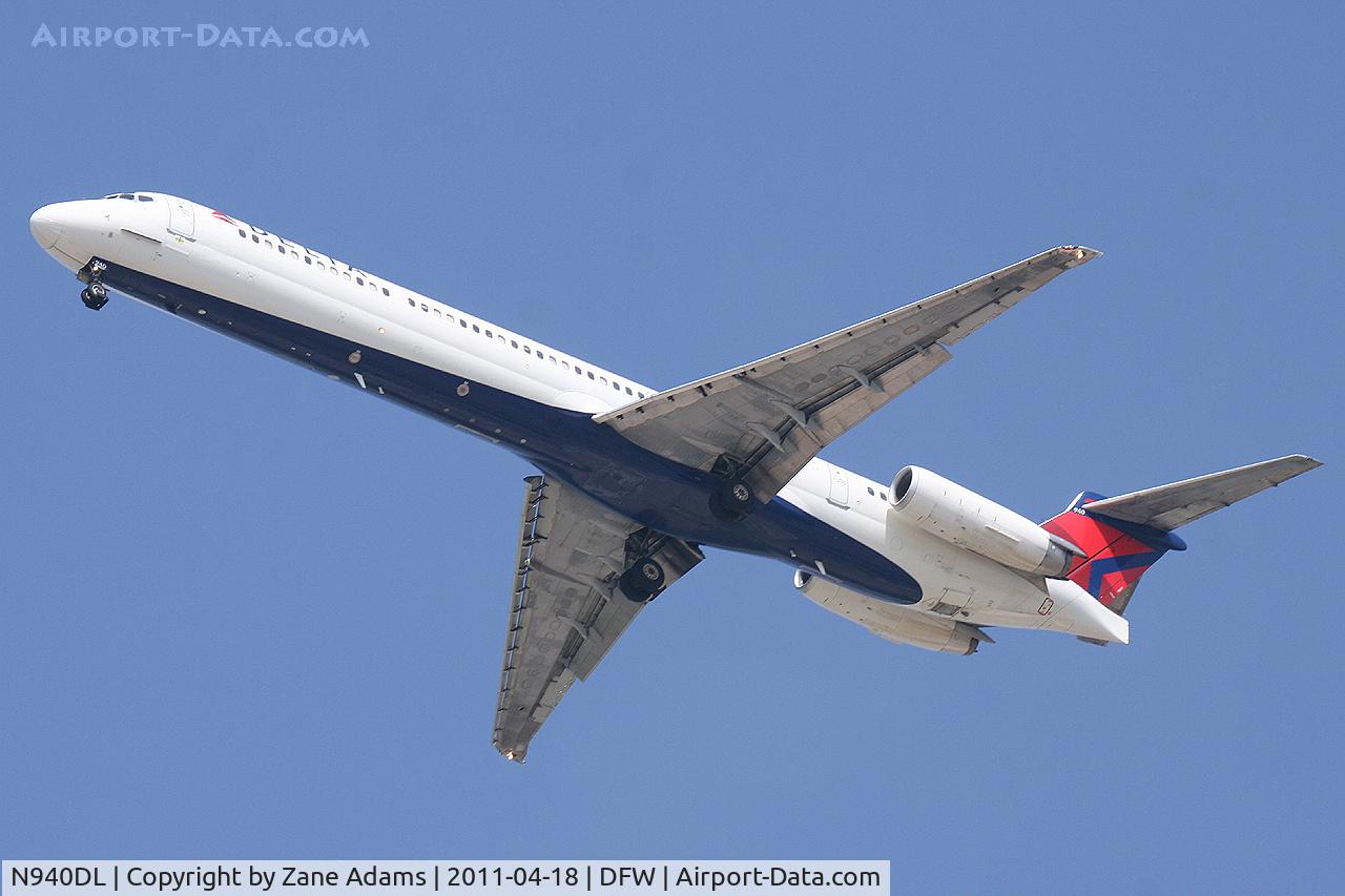 N940DL, 1989 McDonnell Douglas MD-88 C/N 49813, Delta Airlines on final approach at DFW Airport, TX