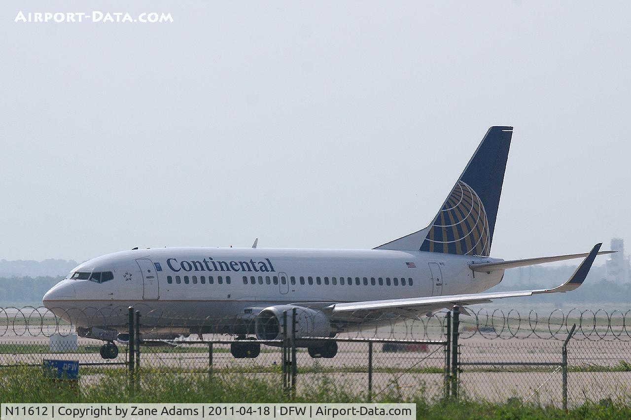 N11612, 1994 Boeing 737-524 C/N 27325, Continental 737 at DFW Airport, TX