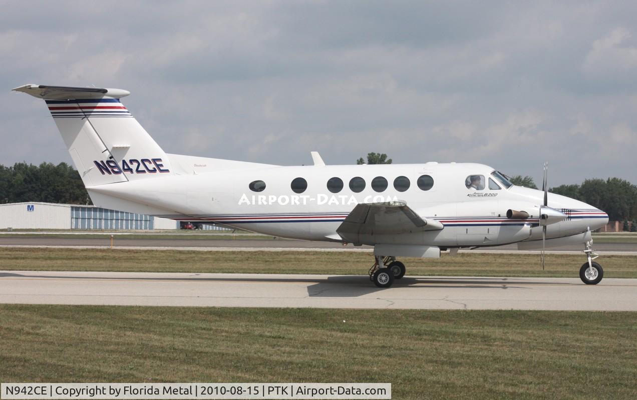 N942CE, 2000 Raytheon Aircraft Company B200 C/N BB-1731, Beech 200